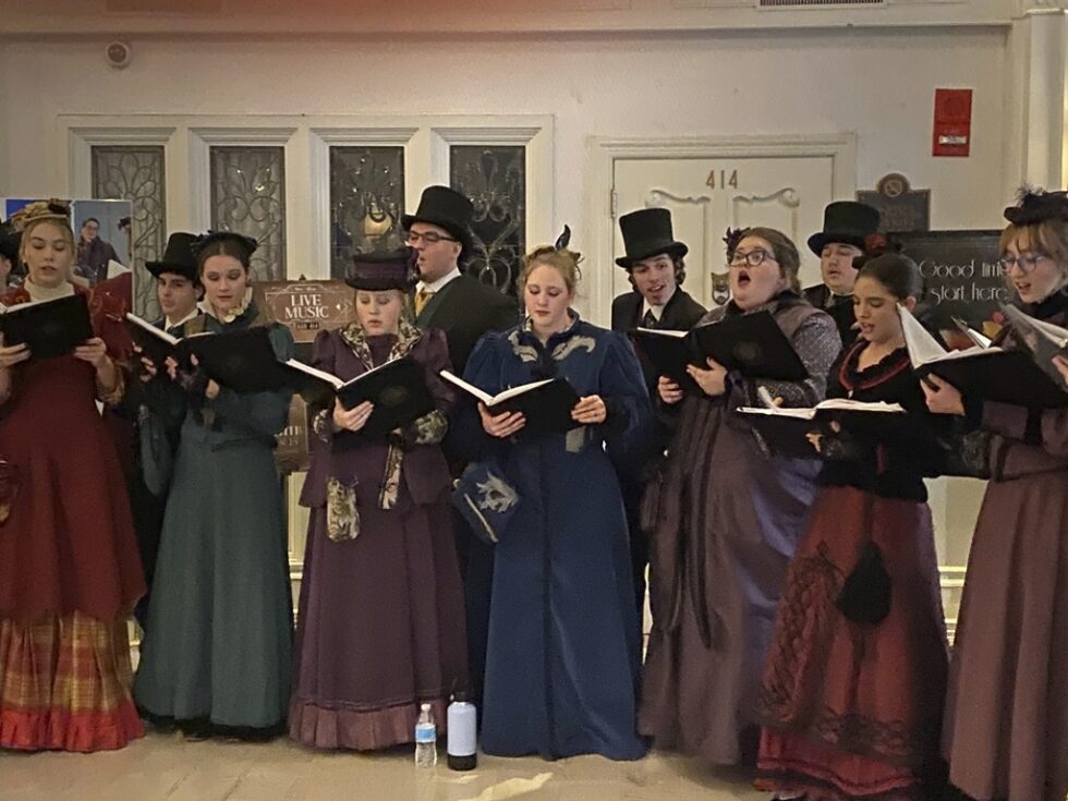 Downtown Hotel Announces Tree Lighting Ceremony with Carolers on Nov. 29