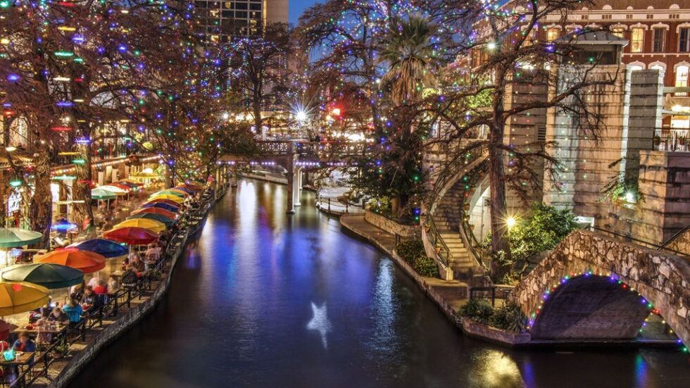 This River Walk Hotel Lights Up the Season with 1st Annual Tree Lighting